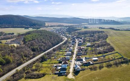 Predaj | pozemok vhodný na výstavbu rodinného domu Hradište