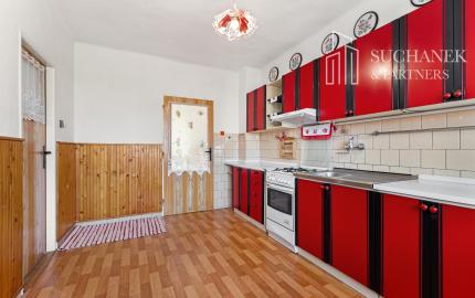 REZERVOVANÉ | Útulný 2-generačný dom v srdci obce Veľké Kršteňany