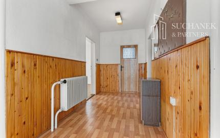 REZERVOVANÉ | Útulný 2-generačný dom v srdci obce Veľké Kršteňany