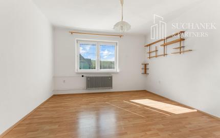 REZERVOVANÉ | Útulný 2-generačný dom v srdci obce Veľké Kršteňany