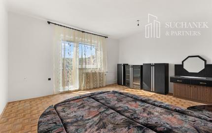 REZERVOVANÉ | Útulný 2-generačný dom v srdci obce Veľké Kršteňany