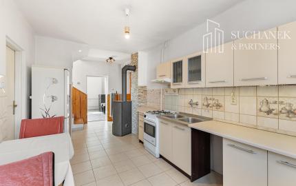 REZERVOVANÉ | Útulný 2-generačný dom v srdci obce Veľké Kršteňany