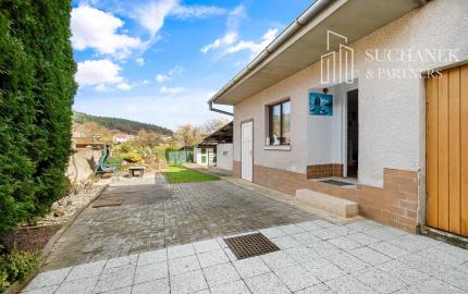 REZERVOVANÉ | Útulný 2-generačný dom v srdci obce Veľké Kršteňany