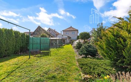 REZERVOVANÉ | Útulný 2-generačný dom v srdci obce Veľké Kršteňany