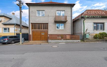 REZERVOVANÉ | Útulný 2-generačný dom v srdci obce Veľké Kršteňany