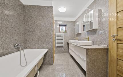 Predaj | 4 izbový rodinný dom v obci Malé Uherce pri Partizánskom