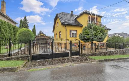 REZERVOVANÉ | 2-generačný rodinný dom vo Veľkých Uherciach