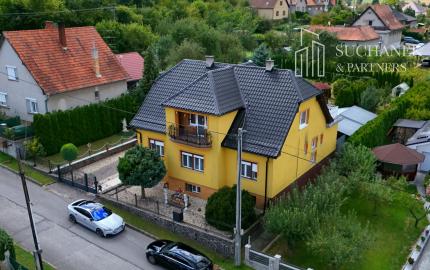 REZERVOVANÉ | 2-generačný rodinný dom vo Veľkých Uherciach
