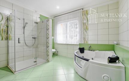 Prenájom | 3-izbový rodinný dom s bazénom v lokalite Pažiť