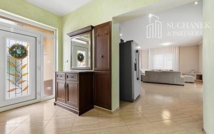 Prenájom | 3-izbový rodinný dom s bazénom v lokalite Pažiť