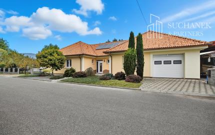 Prenájom | 3-izbový rodinný dom s bazénom v lokalite Pažiť