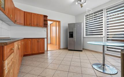 Predaj | Priestranný 3-izbový byt – Partizánske, Luhy