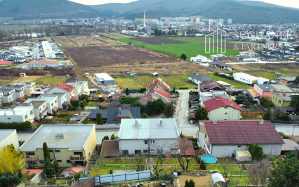 Predaj | 4-izbový rodinný poldom v Šimonovanoch