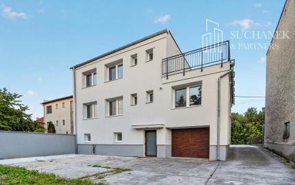 REZERVOVANÉ Prenájom |  6-izbový rodinný dom Veľké Bielice