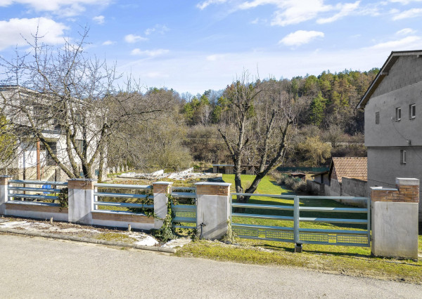 Predaj | pozemok vhodný na výstavbu rodinného domu Hradište