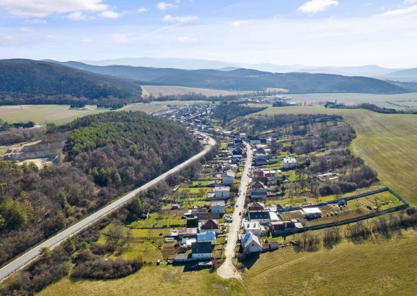 Predaj | pozemok vhodný na výstavbu rodinného domu Hradište