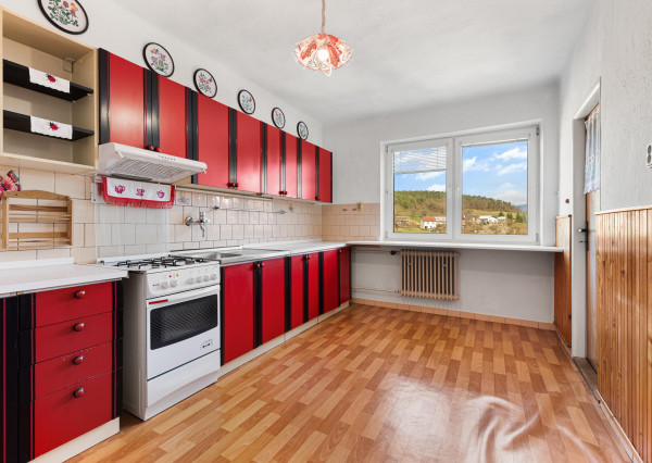 REZERVOVANÉ | Útulný 2-generačný dom v srdci obce Veľké Kršteňany