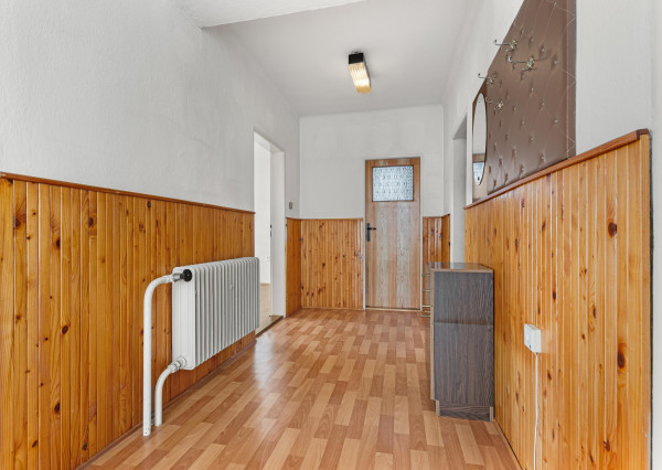 REZERVOVANÉ | Útulný 2-generačný dom v srdci obce Veľké Kršteňany