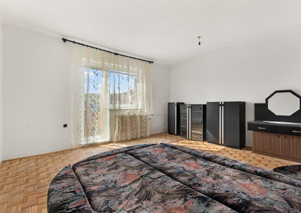 REZERVOVANÉ | Útulný 2-generačný dom v srdci obce Veľké Kršteňany