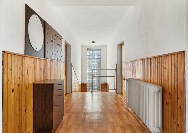 REZERVOVANÉ | Útulný 2-generačný dom v srdci obce Veľké Kršteňany