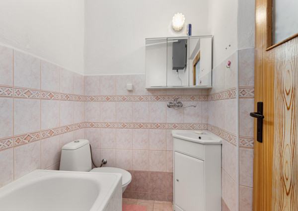 REZERVOVANÉ | Útulný 2-generačný dom v srdci obce Veľké Kršteňany