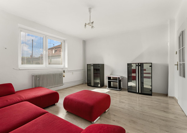 REZERVOVANÉ | Útulný 2-generačný dom v srdci obce Veľké Kršteňany