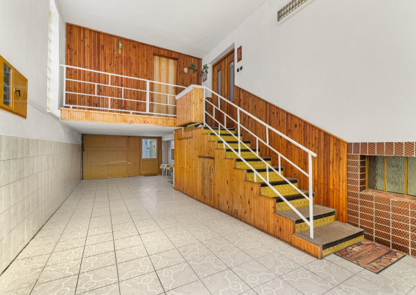 REZERVOVANÉ | Útulný 2-generačný dom v srdci obce Veľké Kršteňany