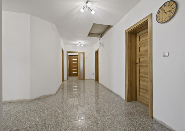 Predaj | 4 izbový rodinný dom v obci Malé Uherce pri Partizánskom