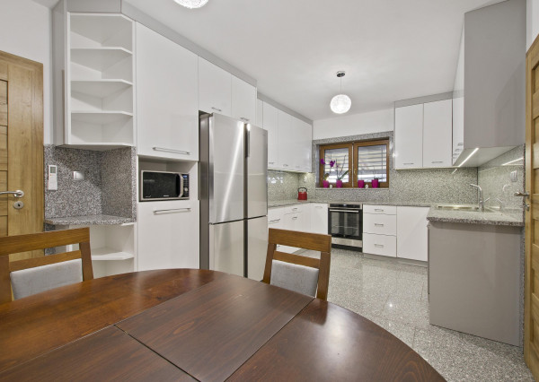 Predaj | 4 izbový rodinný dom v obci Malé Uherce pri Partizánskom