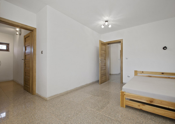 Predaj | 4 izbový rodinný dom v obci Malé Uherce pri Partizánskom