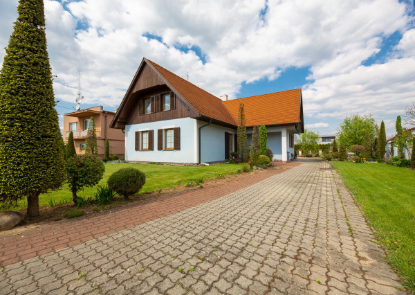 Predaj | 5 izbový rodinný dom v obci Práznovce