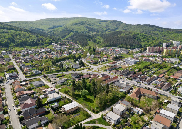 Predaj  | pozemok vhodný na výstavbu rodinného domu Malé Uherce