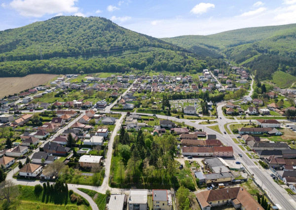 Predaj  | pozemok vhodný na výstavbu rodinného domu Malé Uherce