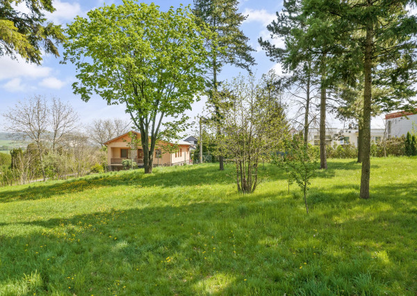 Predaj  | pozemok vhodný na výstavbu rodinného domu Malé Uherce
