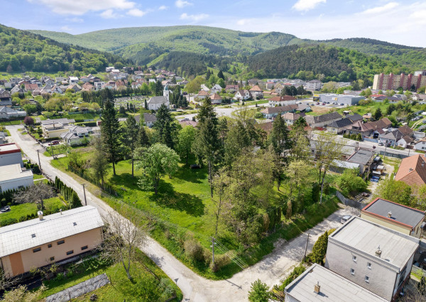 Predaj  | Pozemok vhodný na výstavbu rodinného domu Malé Uherce