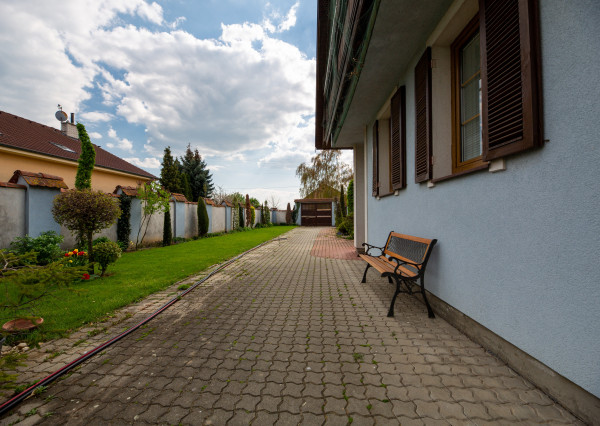 Predaj | 5 izbový rodinný dom v obci Práznovce