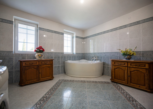 Predaj | 5 izbový rodinný dom v obci Práznovce