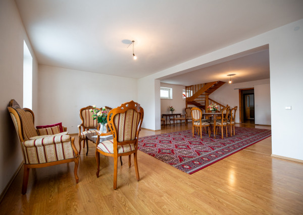 Predaj | 5 izbový rodinný dom v obci Práznovce