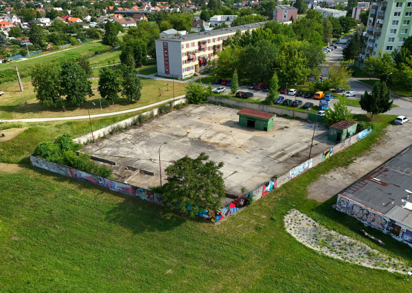 Predaj | Areál 2 112 m² v Partizánskom – Sídlisko Luhy