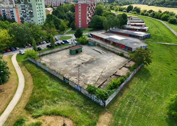 Predaj | Areál 2 112 m² v Partizánskom – Sídlisko Luhy