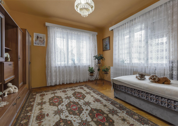 REZERVOVANÉ | 2-generačný rodinný dom vo Veľkých Uherciach