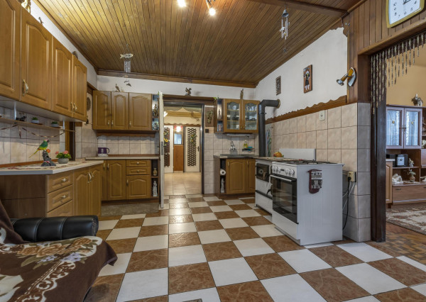 REZERVOVANÉ | 2-generačný rodinný dom vo Veľkých Uherciach