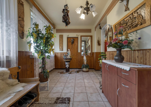 REZERVOVANÉ | 2-generačný rodinný dom vo Veľkých Uherciach