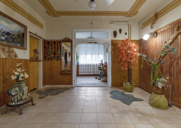 REZERVOVANÉ | 2-generačný rodinný dom vo Veľkých Uherciach