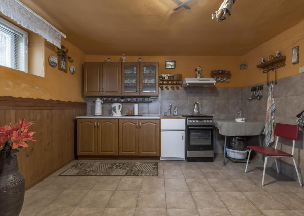 REZERVOVANÉ | 2-generačný rodinný dom vo Veľkých Uherciach