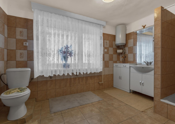 REZERVOVANÉ | 2-generačný rodinný dom vo Veľkých Uherciach