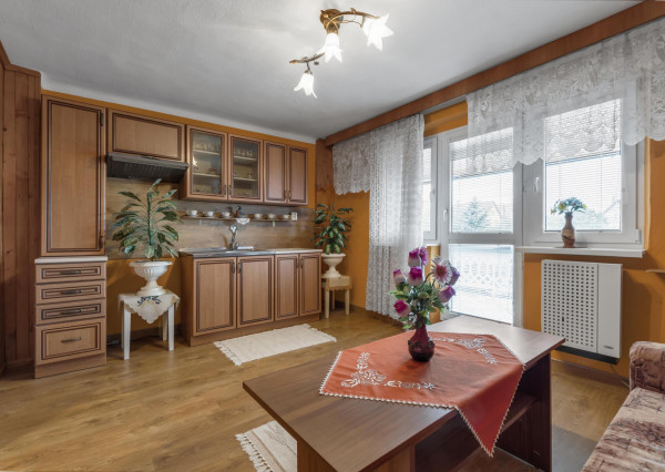 REZERVOVANÉ | 2-generačný rodinný dom vo Veľkých Uherciach