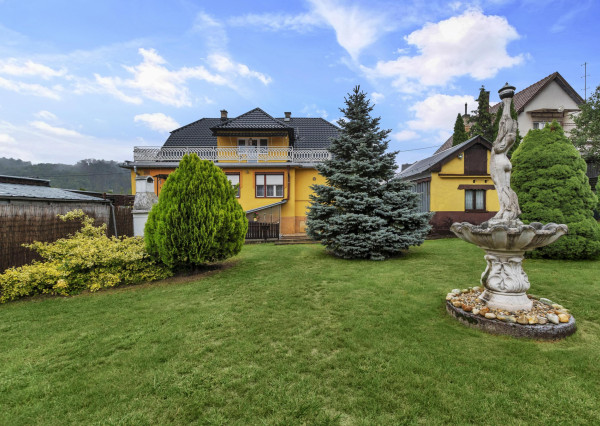 REZERVOVANÉ | 2-generačný rodinný dom vo Veľkých Uherciach