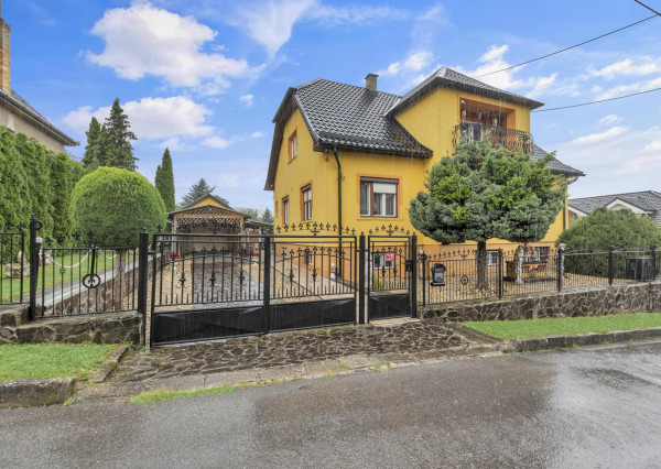 REZERVOVANÉ | 2-generačný rodinný dom vo Veľkých Uherciach