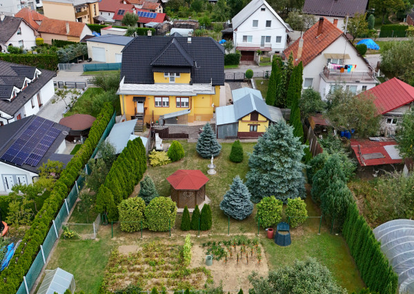 REZERVOVANÉ | 2-generačný rodinný dom vo Veľkých Uherciach